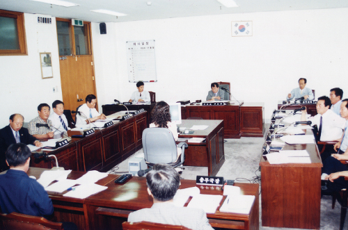'주민투표관리 조례안심사(내무위원회/2004.6.22)' 게시글의 사진(1) '2004120605.jpg'