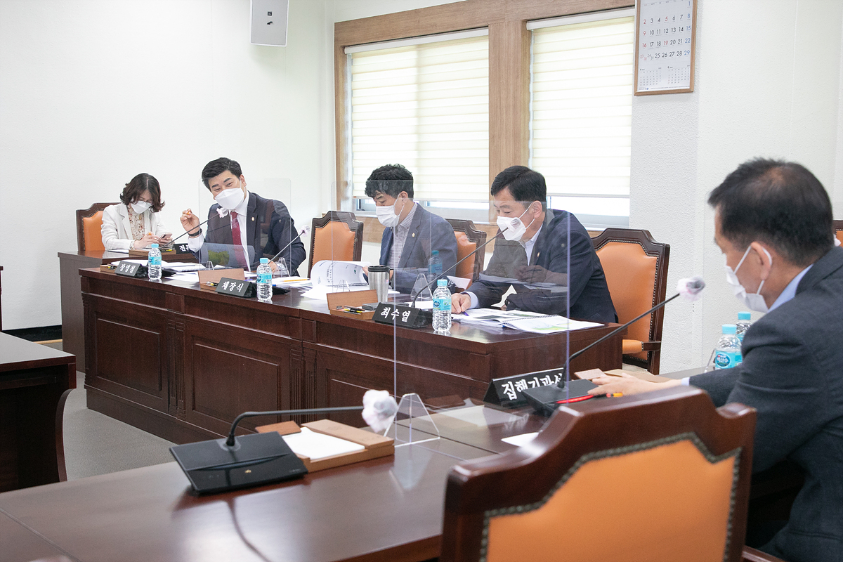 '제262회 임시회 신성장도시위원회' 게시글의 사진(1) 'BUKC9907.jpg'