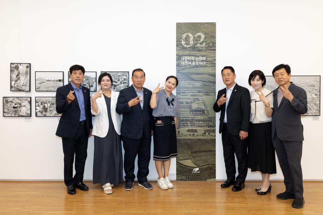 '사진으로 보는 대한민국 광복 80년 <사통팔달로 通하다> 다큐멘터리 시사회 및 사진전' 게시글의 사진(5) '25.7.28.- 사진으로 보는 대한민국 광복 80년 '사통팔달로 通하다 시사회 및 사진전' (73).jpg'